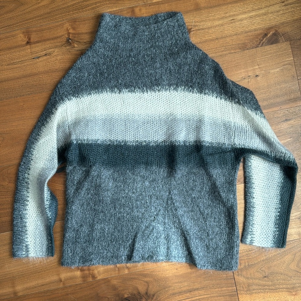 Rag & Bone / Wool Fuzzy Turtleneck / Xs Grey Cream - image 1